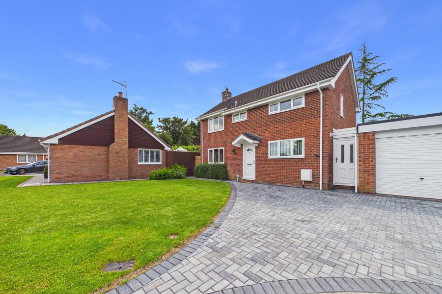 House Nickolson Close in Chester