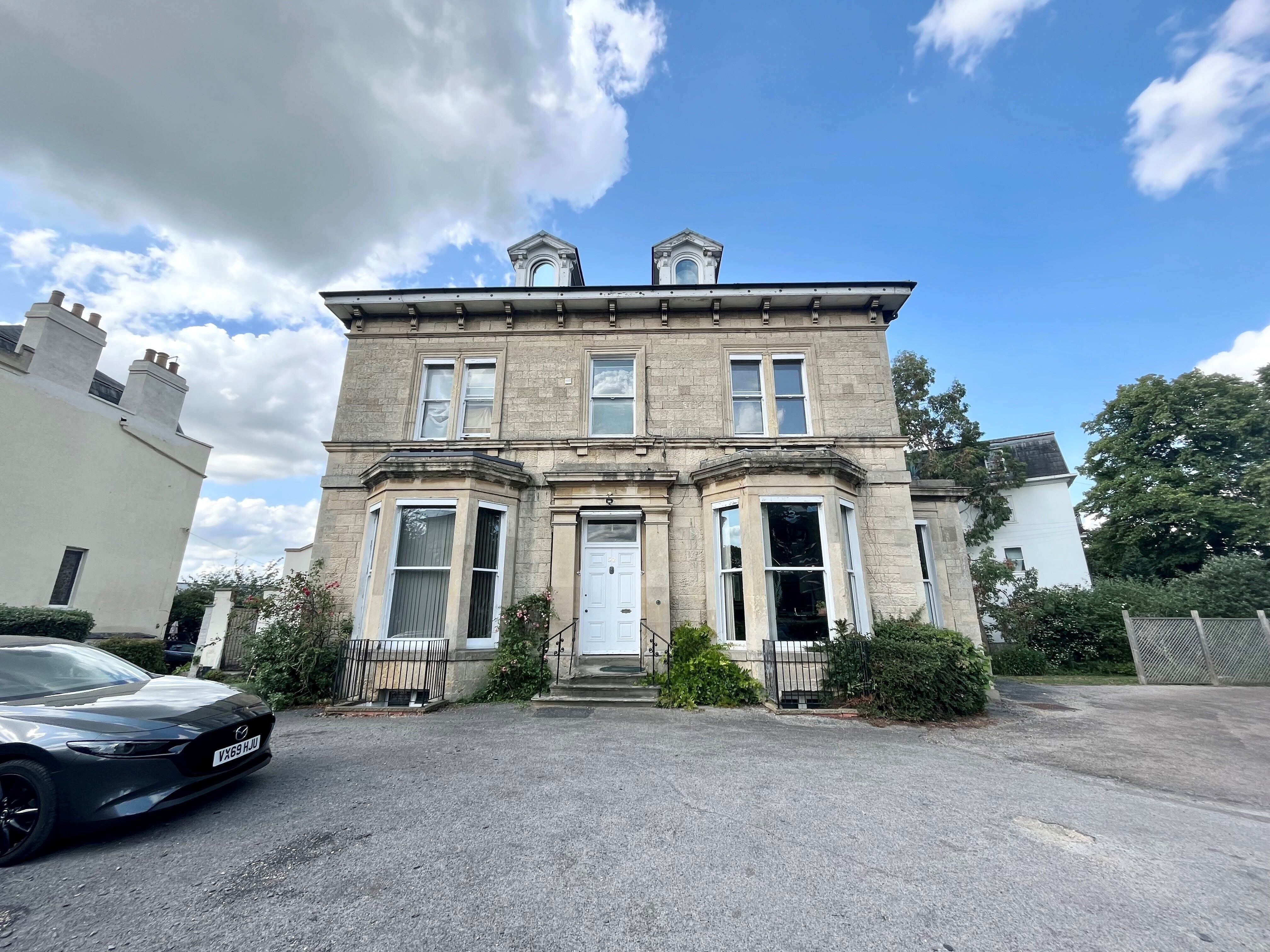 Flat Lansdown Road in Cheltenham
