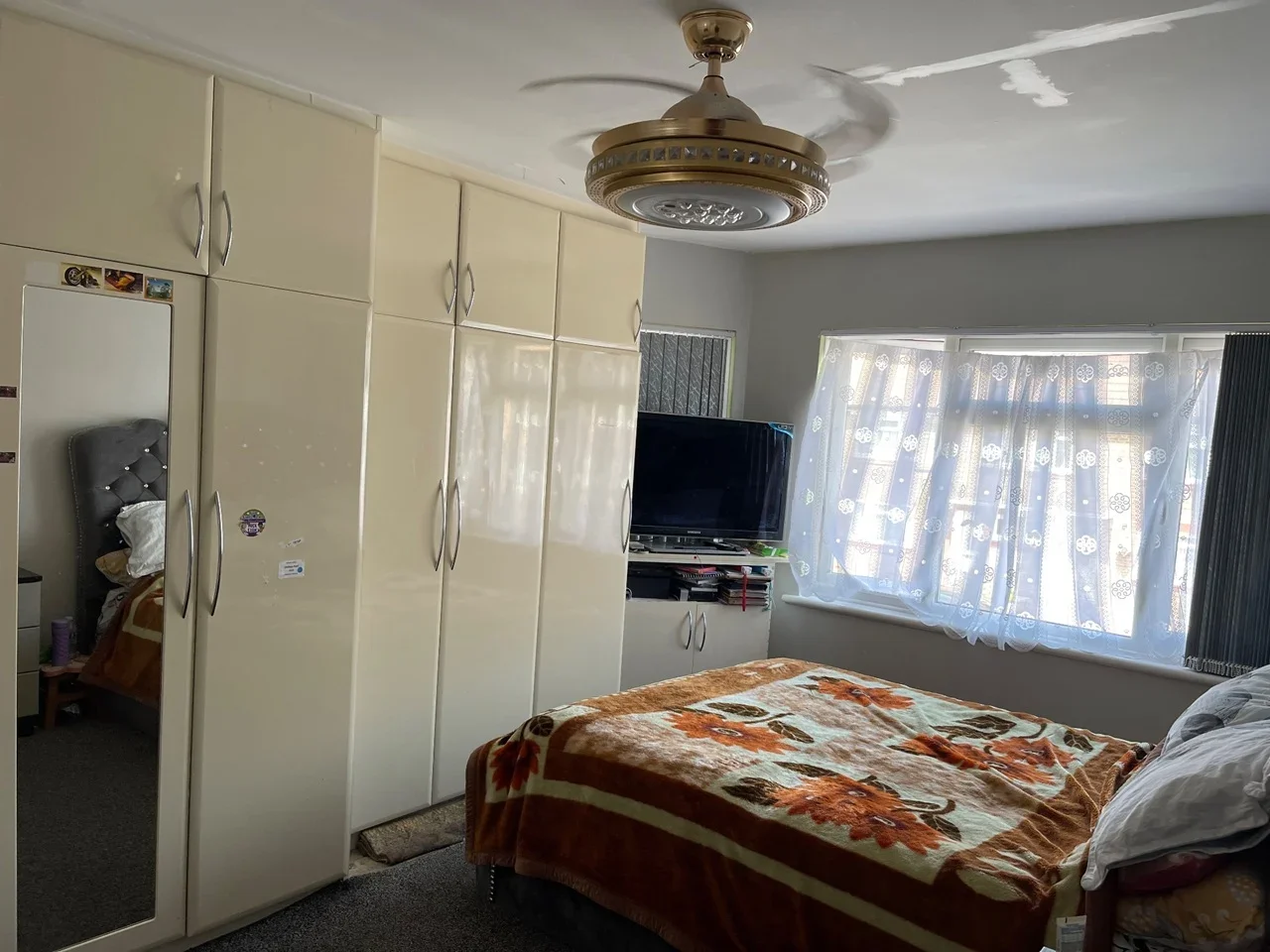 Room Wesley Avenue in Greater London