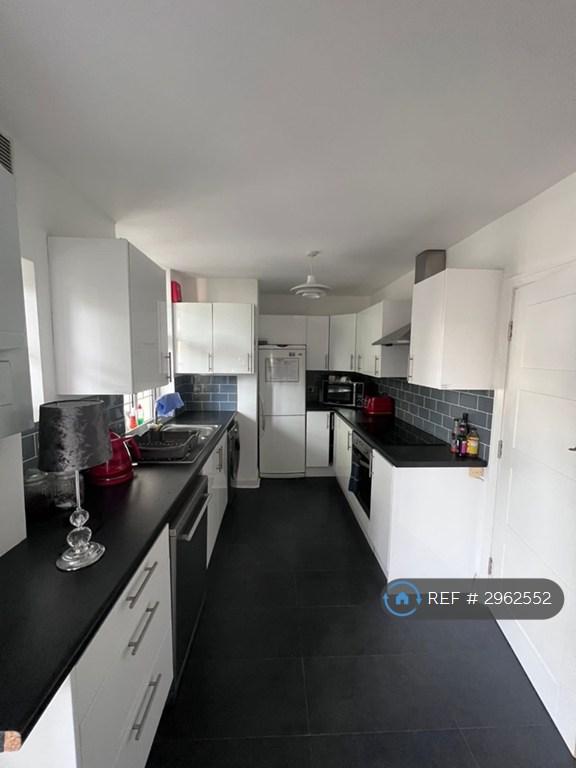 Flat Eagle Lane in Greater London