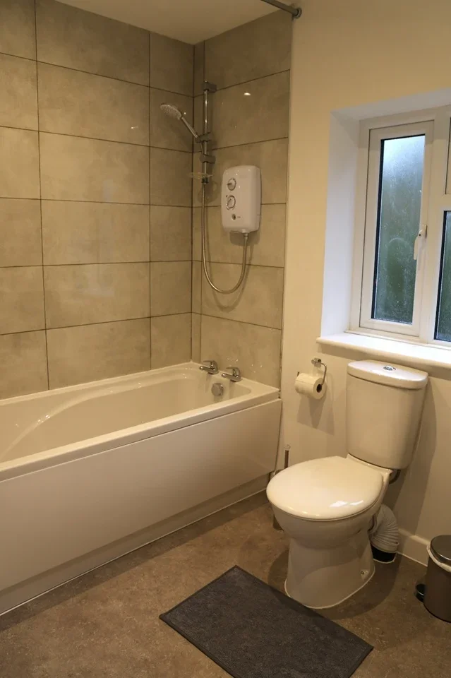 Room Juniper Road in Crawley