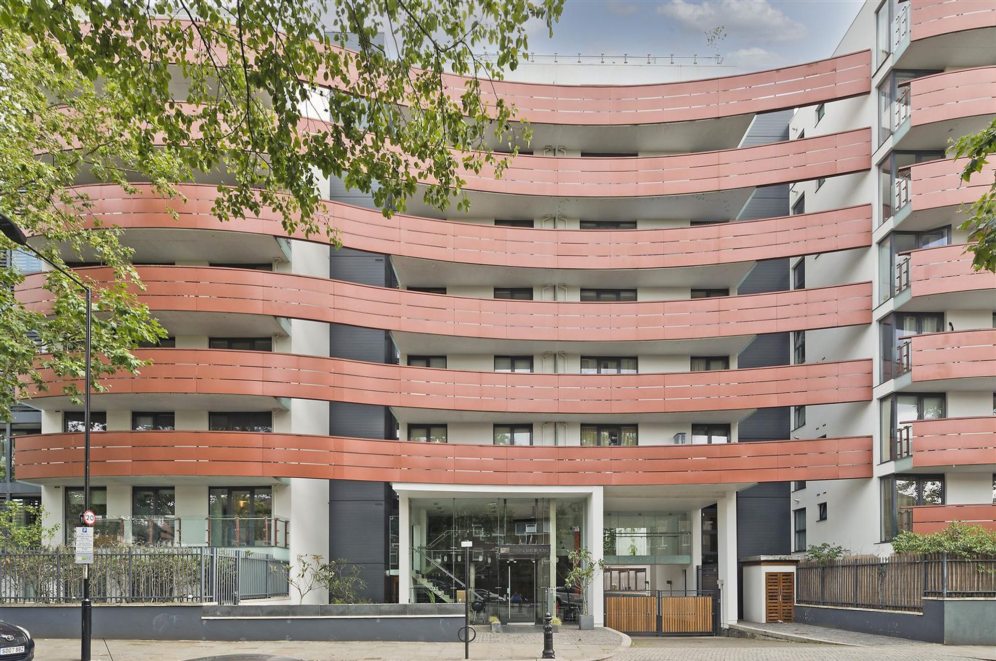 Flat Fellows Road in Greater London