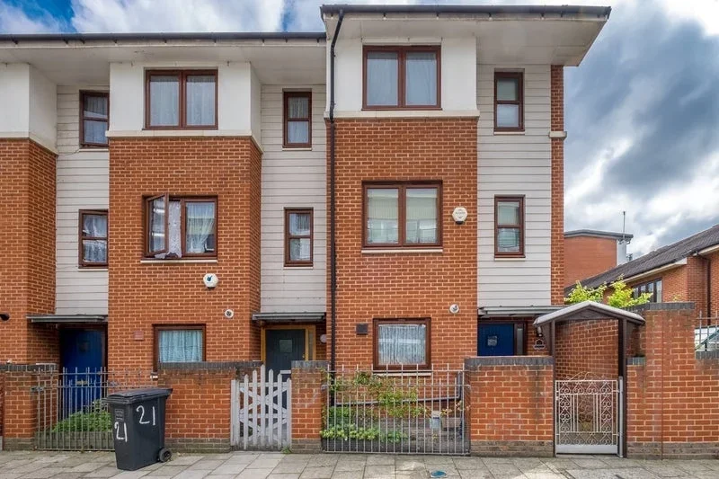 Room Concorde Way in Greater London
