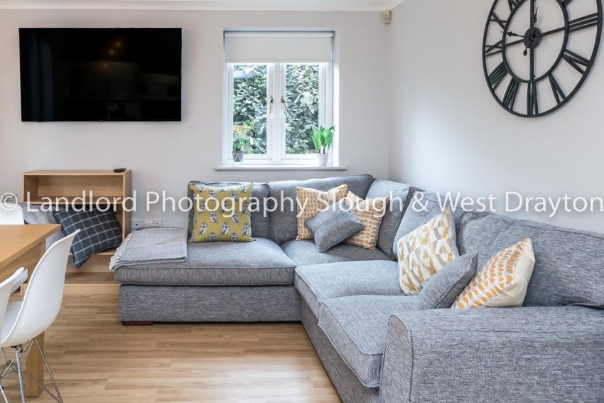 Room Broomfield in Guildford