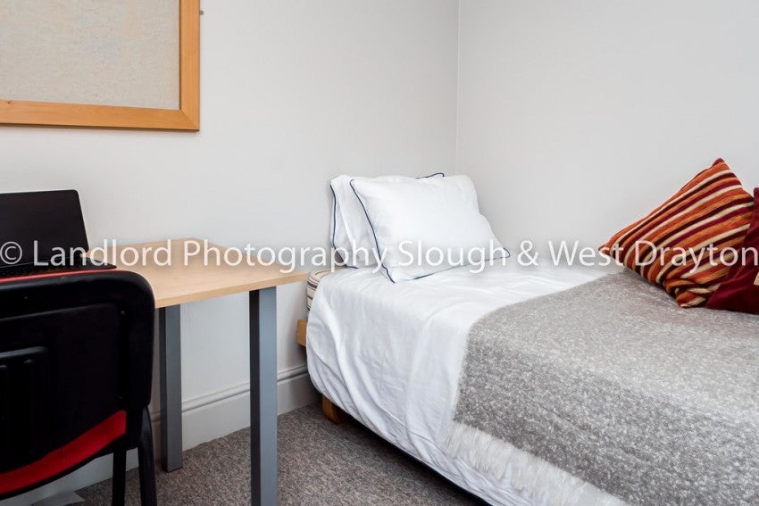 Room Broomfield in Guildford