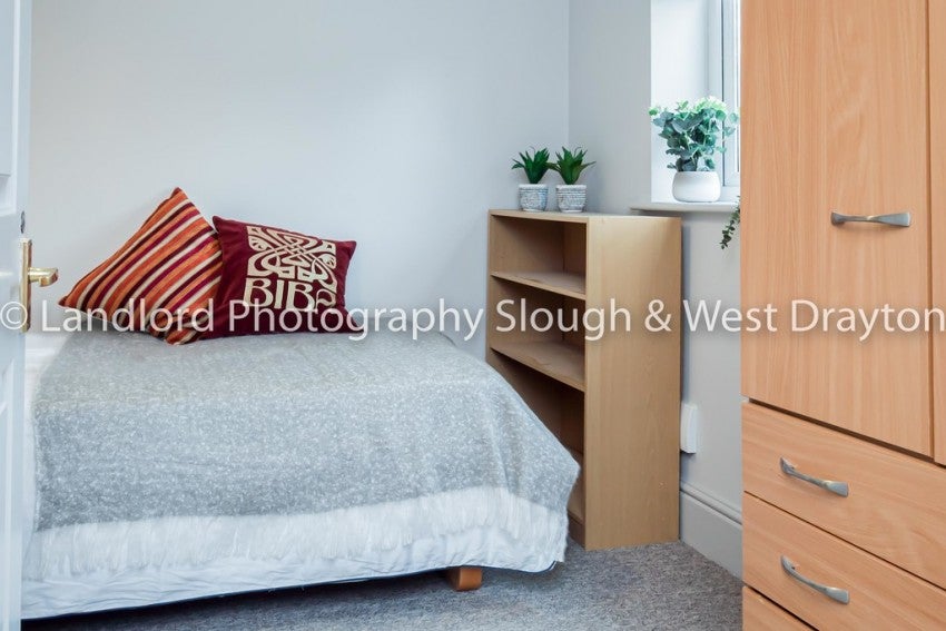 Room Broomfield in Guildford