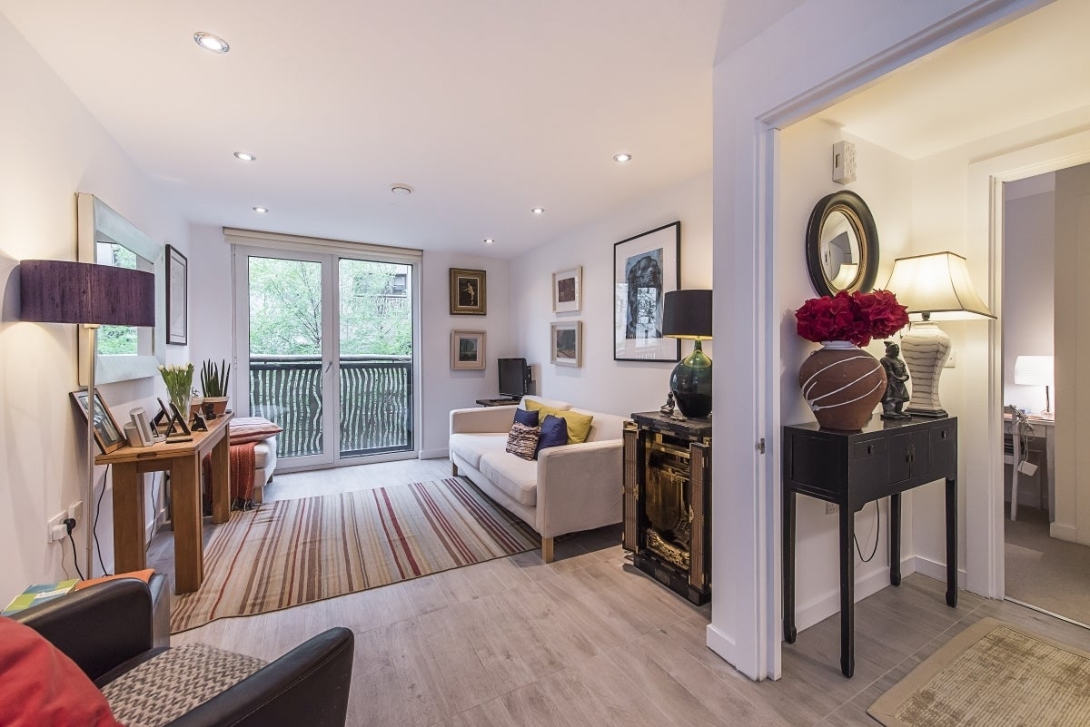 Flat Gatliff Road in City of Westminster