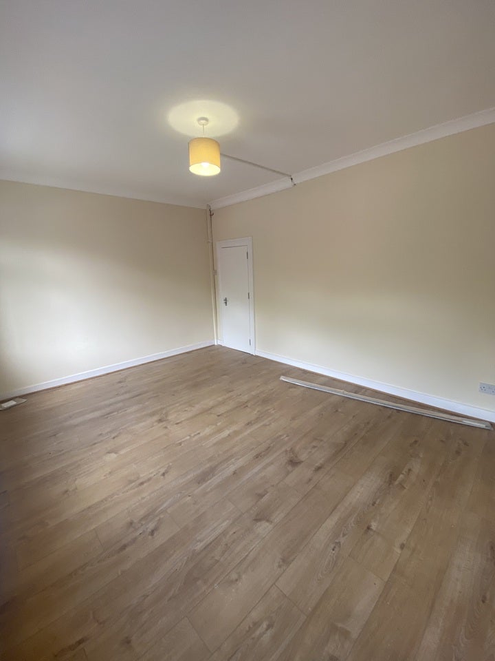Flat Burdett Road in Greater London