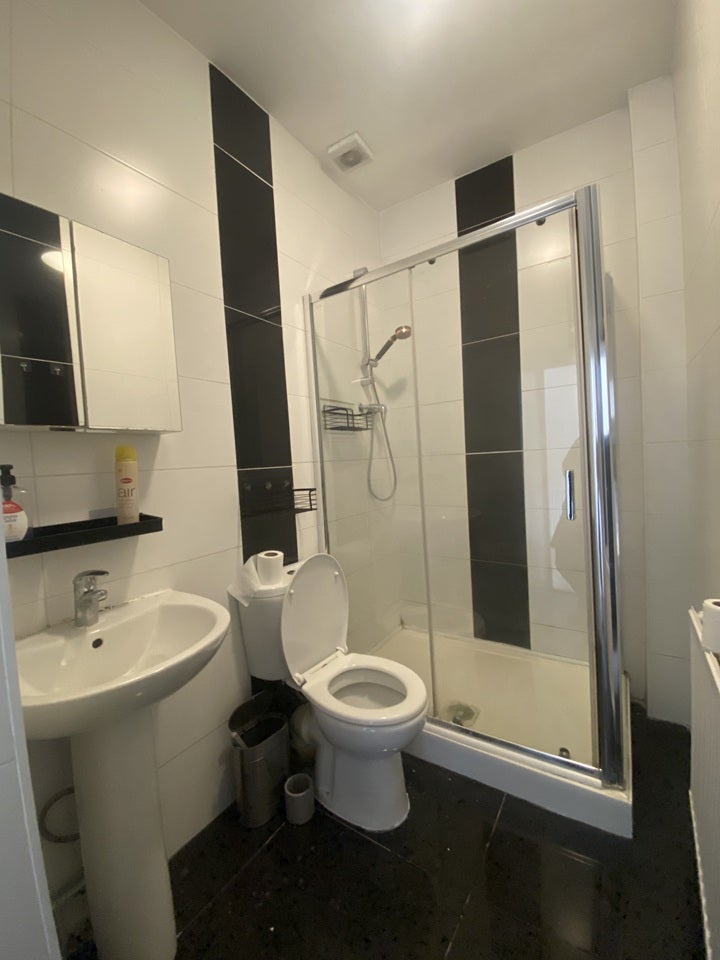 Flat Burdett Road in Greater London