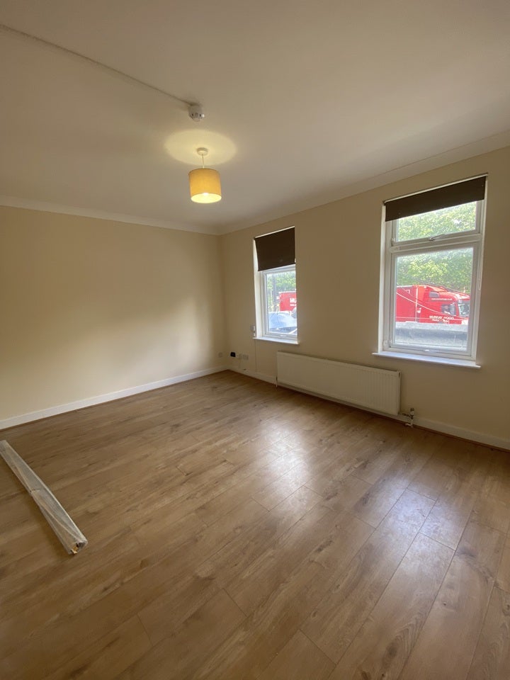 Flat Burdett Road in Greater London