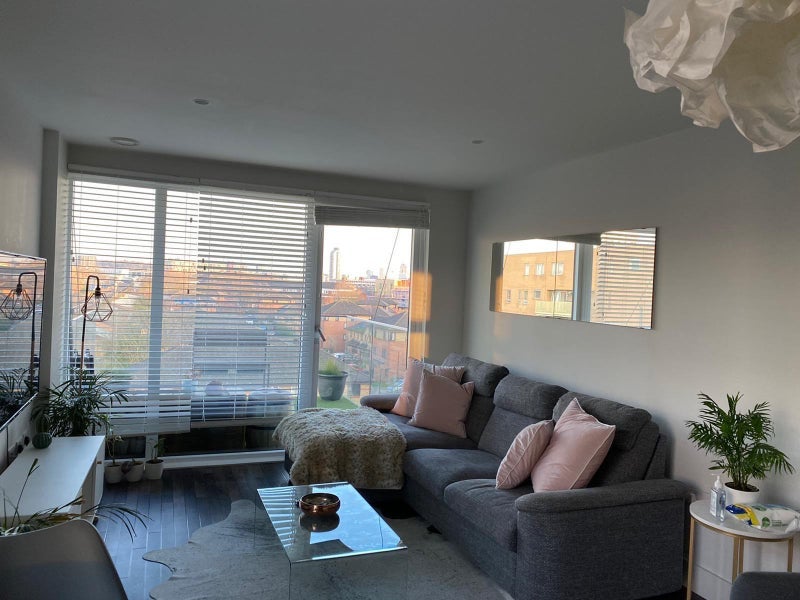 Flat Moulding Lane in Greater London
