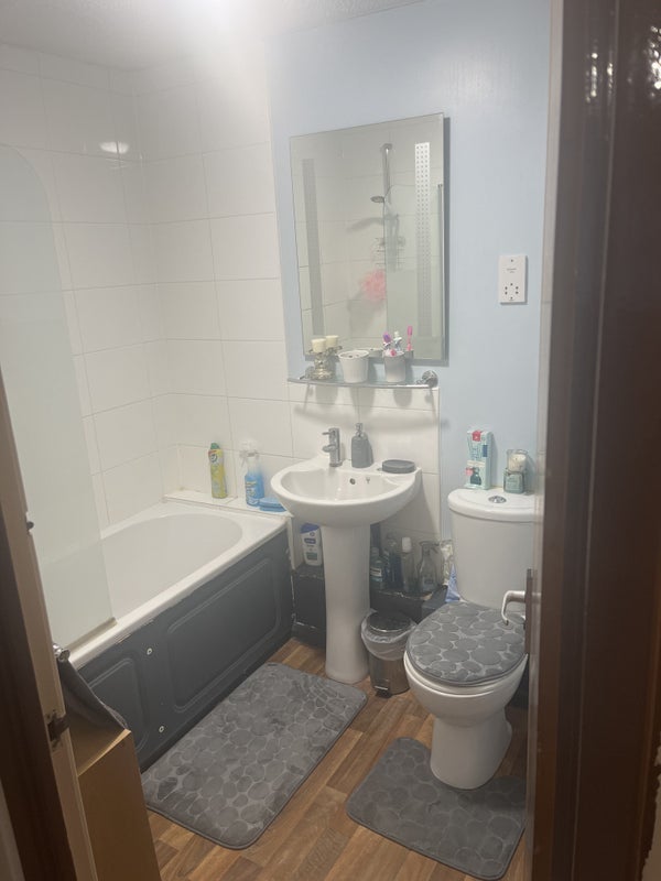 Room Gladstone Way in Slough