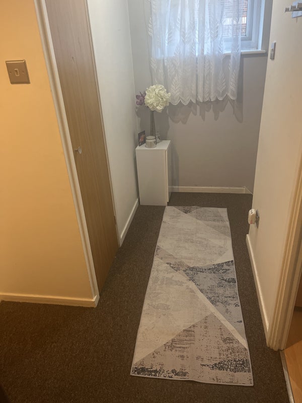 Room Gladstone Way in Slough