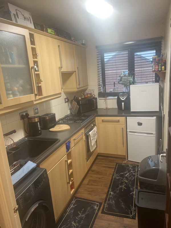 Room Gladstone Way in Slough