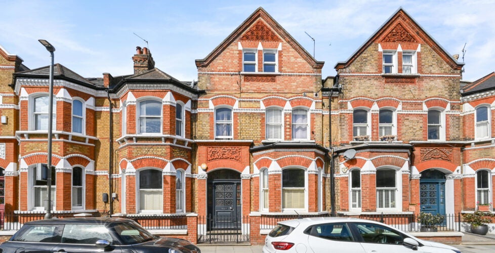 Flat Lavender Gardens in Greater London