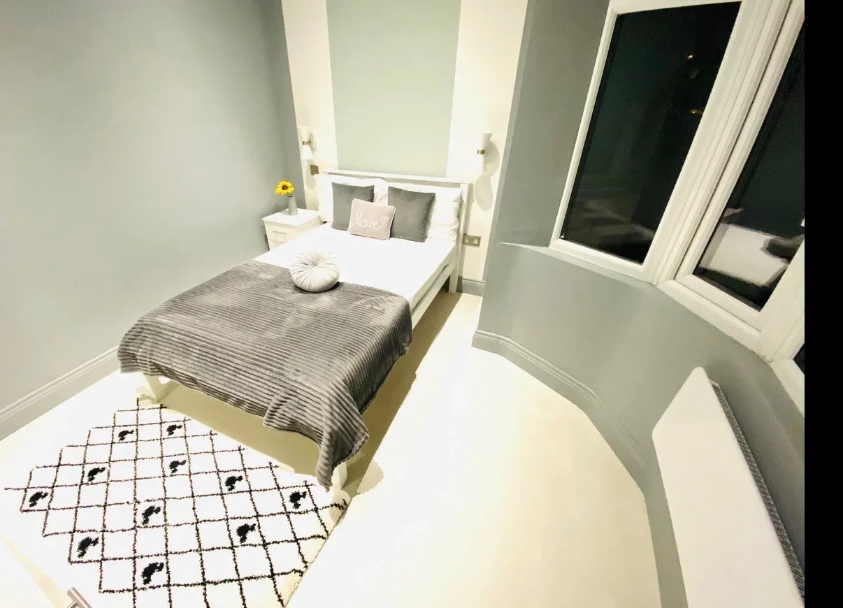 Room Callander Road in Greater London