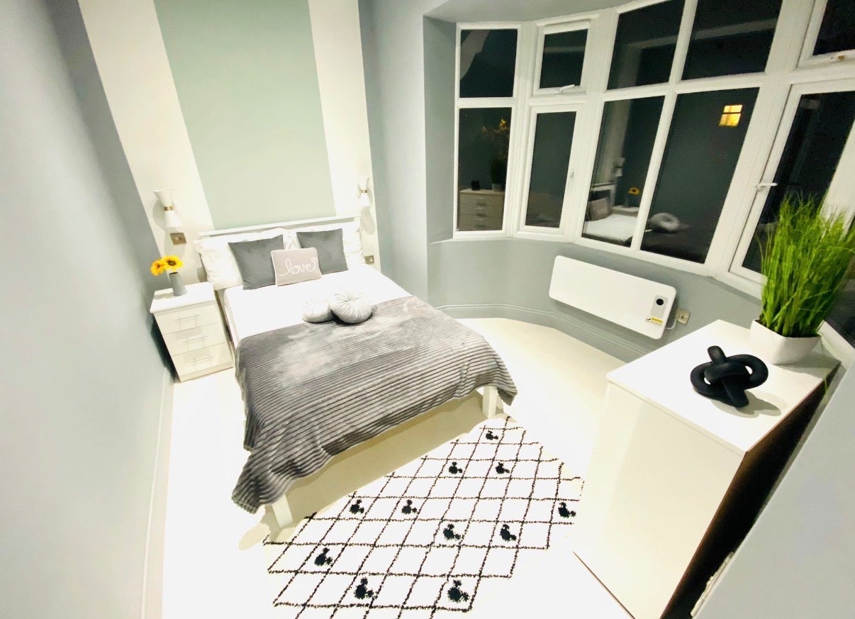 Room Callander Road in Greater London