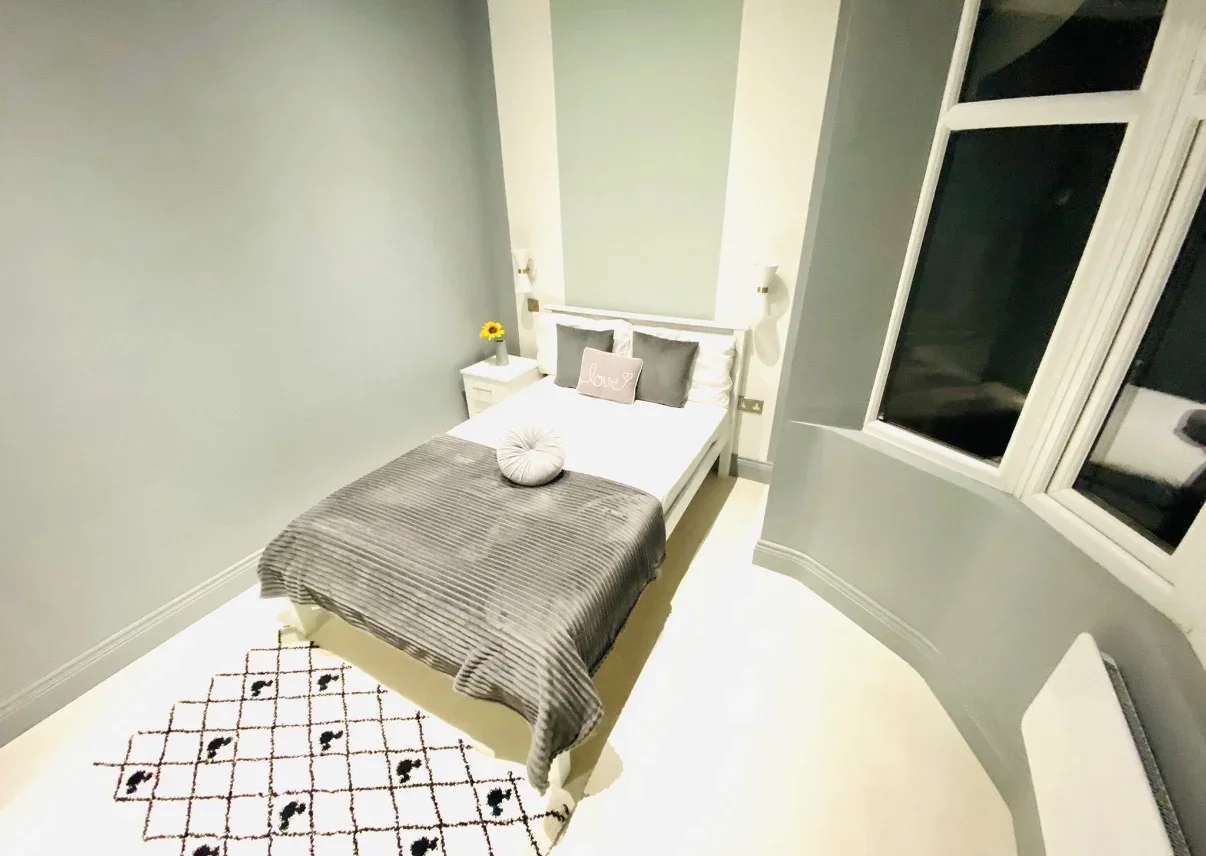 Room Callander Road in Greater London