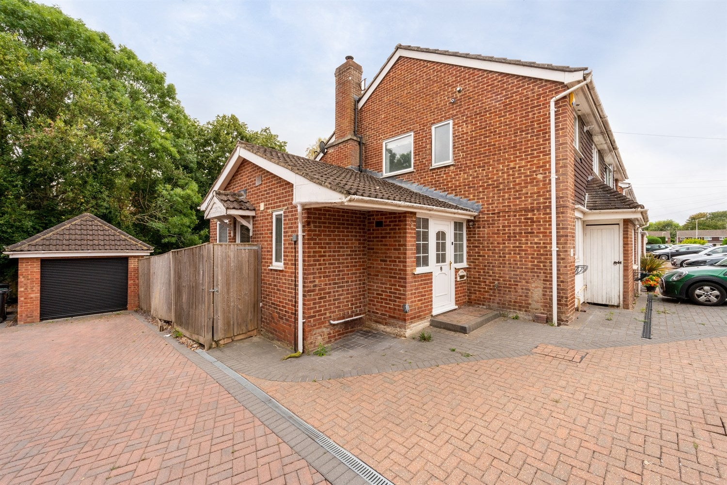 House Rangewood Avenue in Holybrook