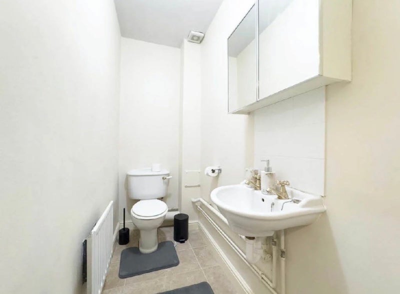 House Sapphire Road in Greater London