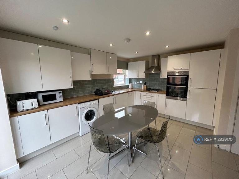 Room Flitt Leys Close in Cranfield