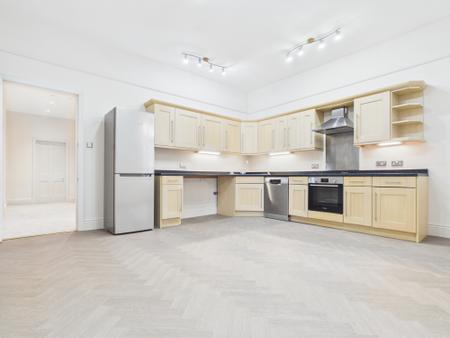 Flat Clarence Drive in Harrogate