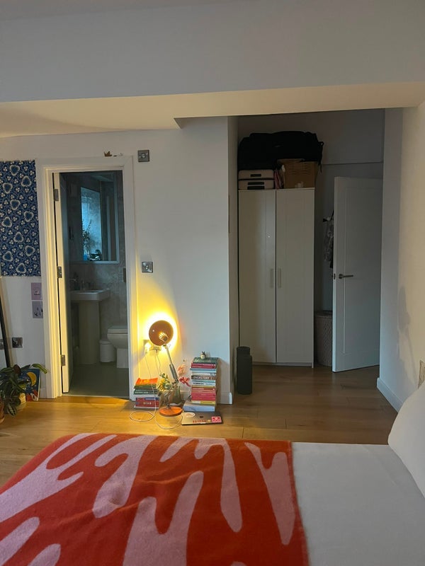 Room Dispensary Lane in Greater London