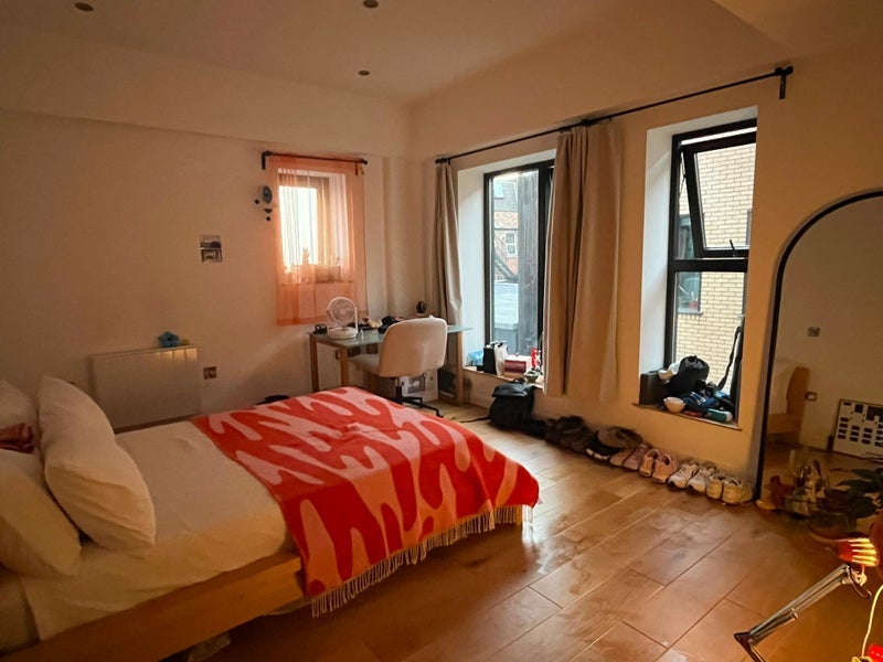 Room Dispensary Lane in Greater London