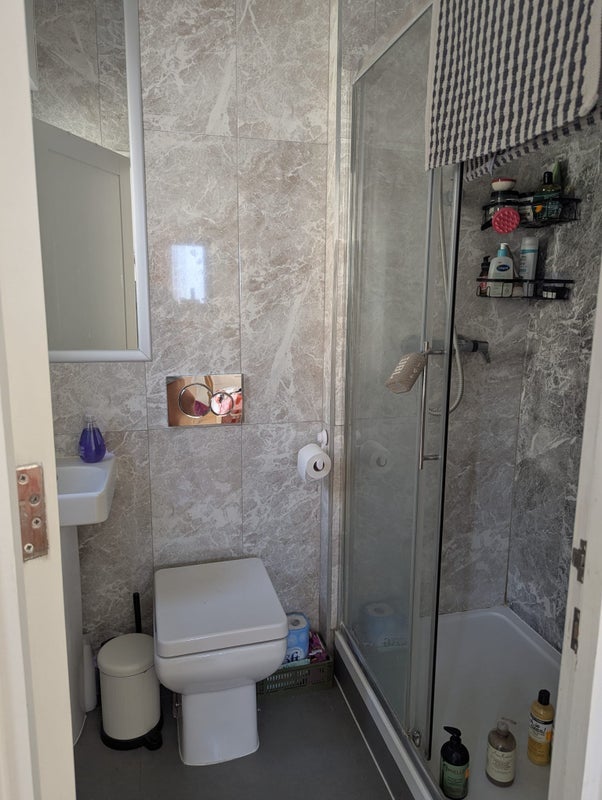 Room Dispensary Lane in Greater London