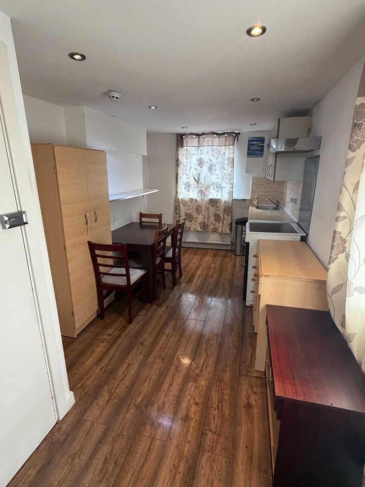 Room Pavement Mews in Greater London