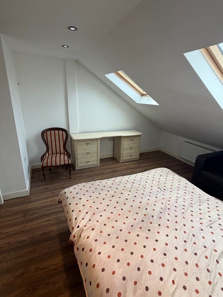 Room Pavement Mews in Greater London