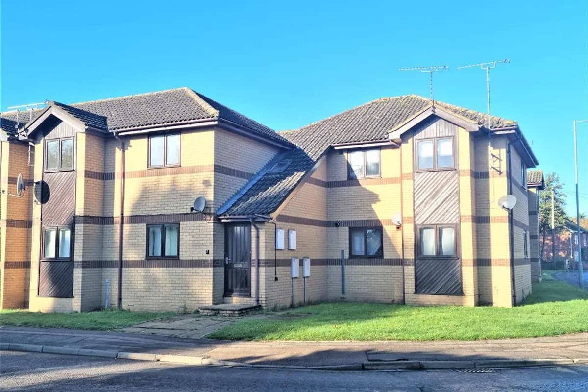 Flat Gordon Court in Fenland District