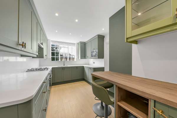 Flat Wellington Road in City of Westminster