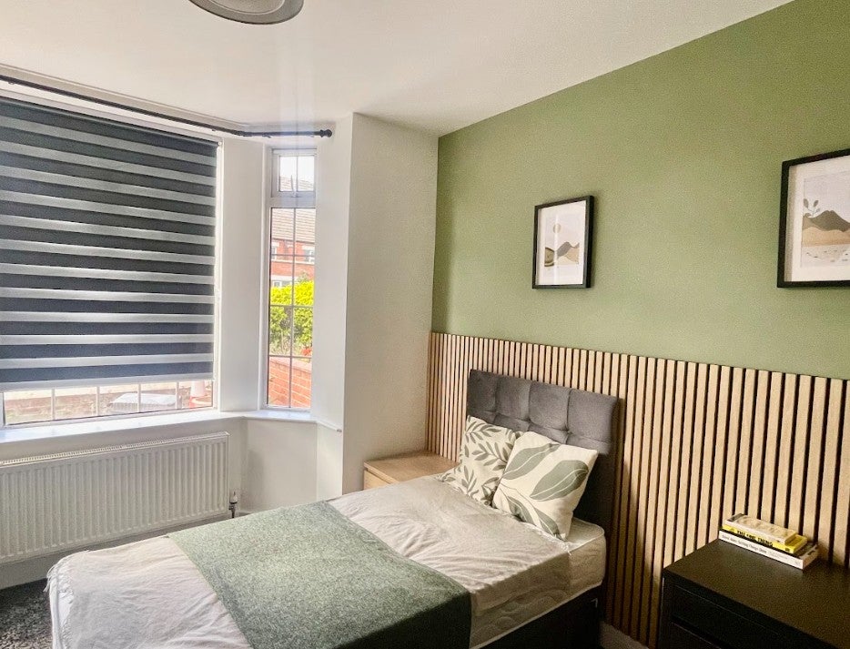 Room Bradfield Road in Sheffield