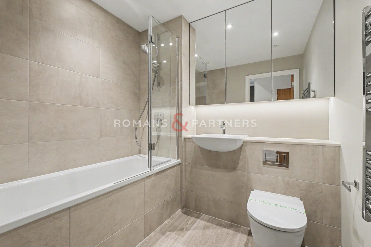 Flat Stroudley Walk in Greater London