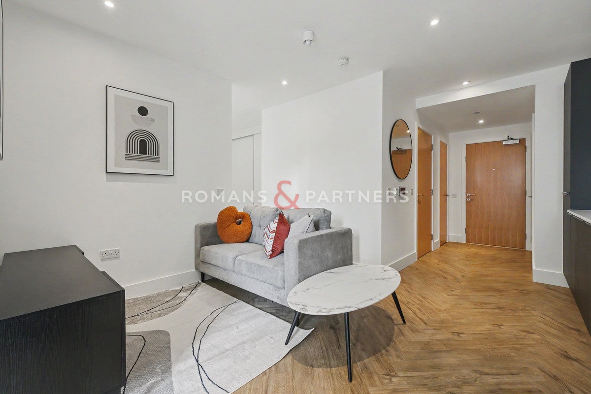 Flat Stroudley Walk in Greater London