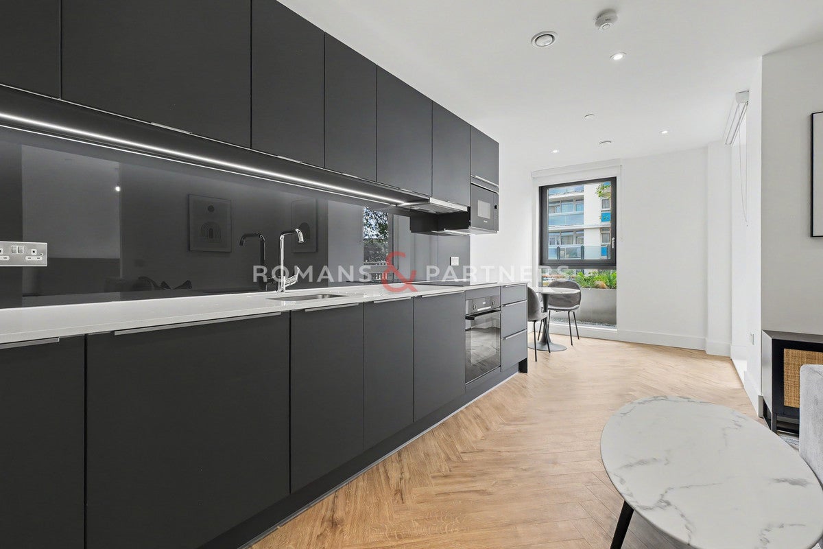 Flat Stroudley Walk in Greater London