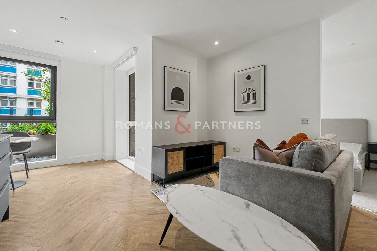 Flat Stroudley Walk in Greater London