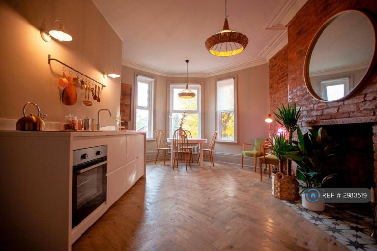 Flat Ladybarn Road in Manchester