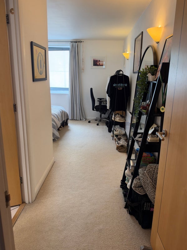 Room Deanery Road in Bristol