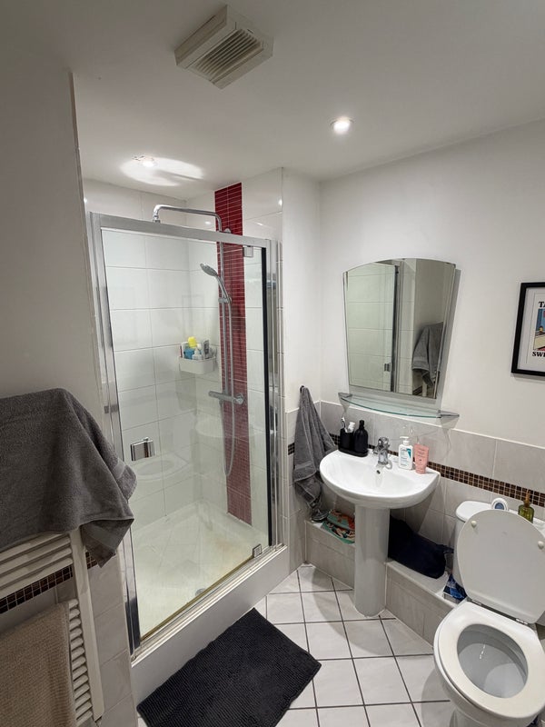 Room Deanery Road in Bristol