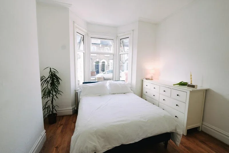 Room Crooke Road in Greater London