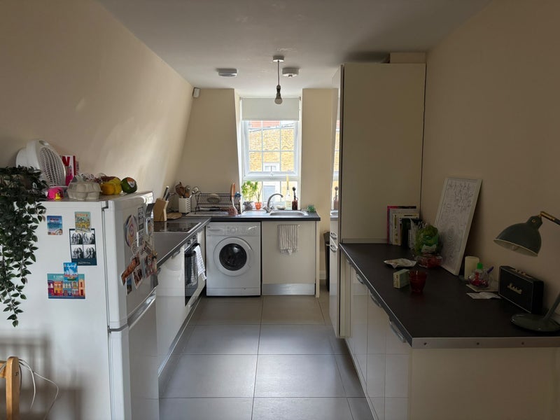 Room Wapping Lane in Greater London