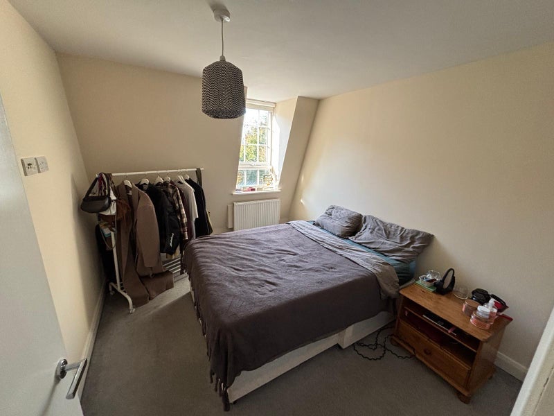 Room Wapping Lane in Greater London