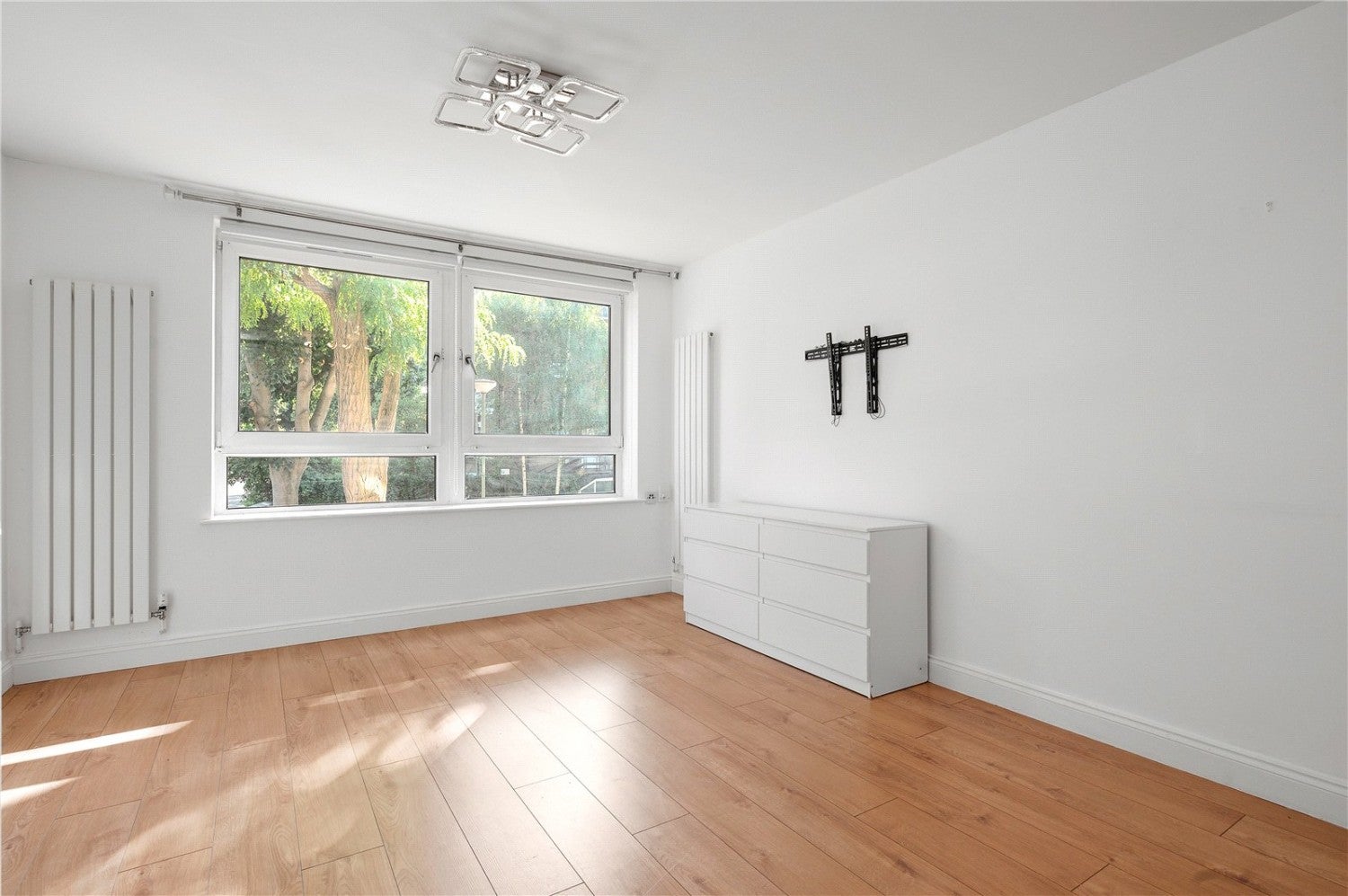 Flat Hillmarton Road in Greater London
