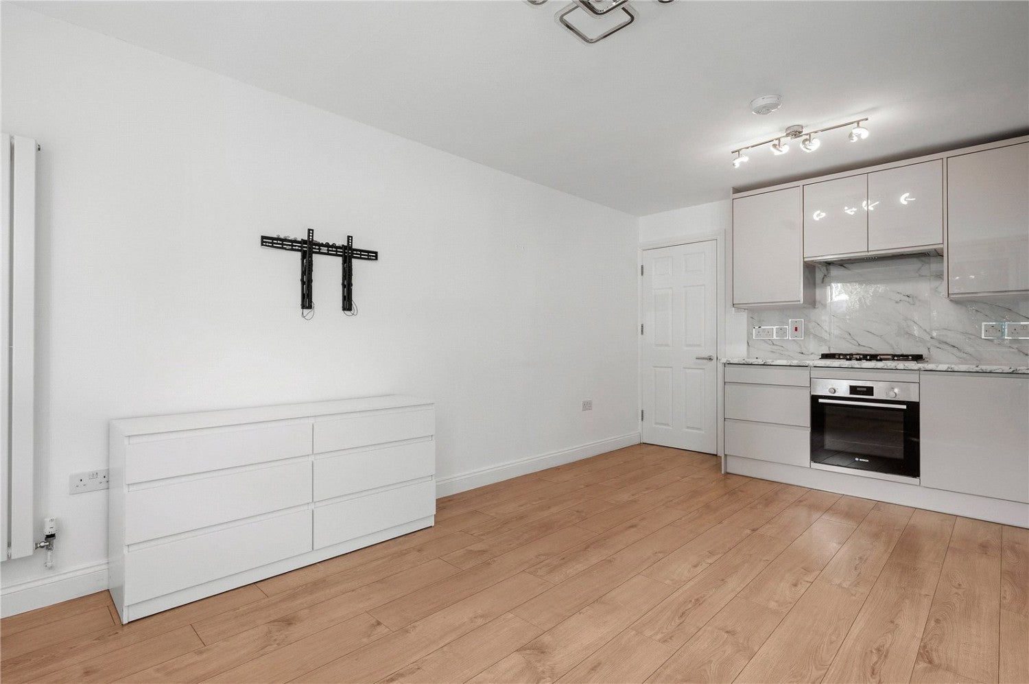 Flat Hillmarton Road in Greater London