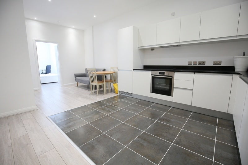 Flat Belgrade Square in Coventry