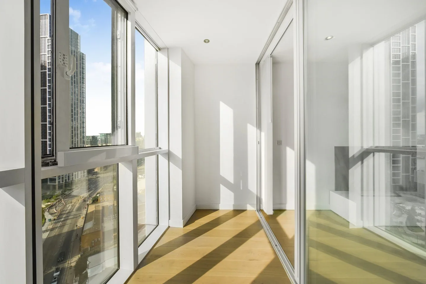 Flat Wyvil Road in Greater London