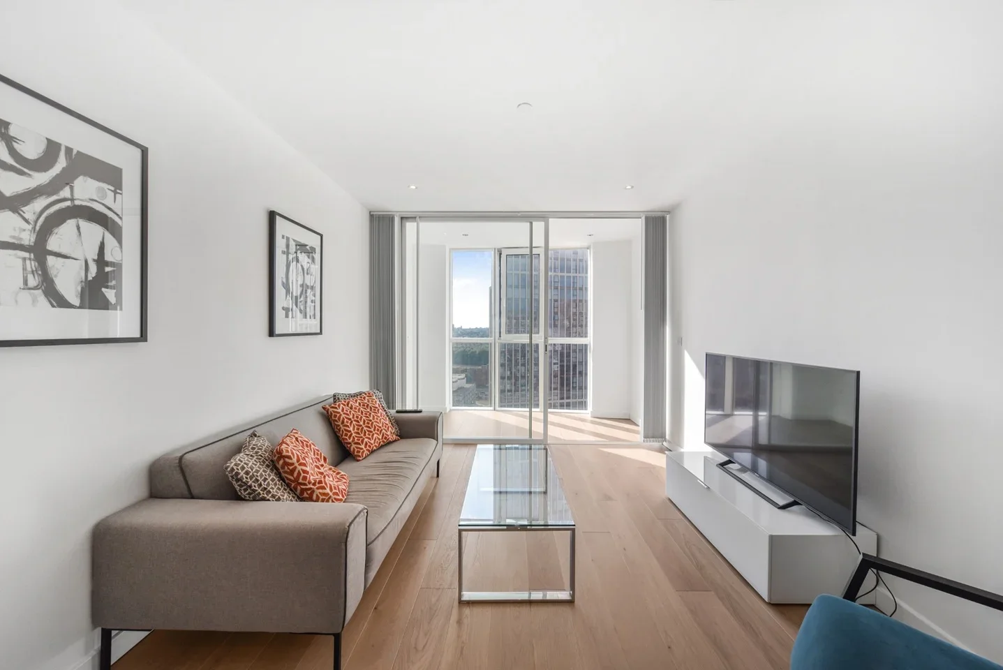 Flat Wyvil Road in Greater London