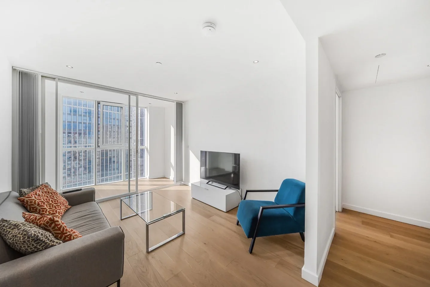 Flat Wyvil Road in Greater London